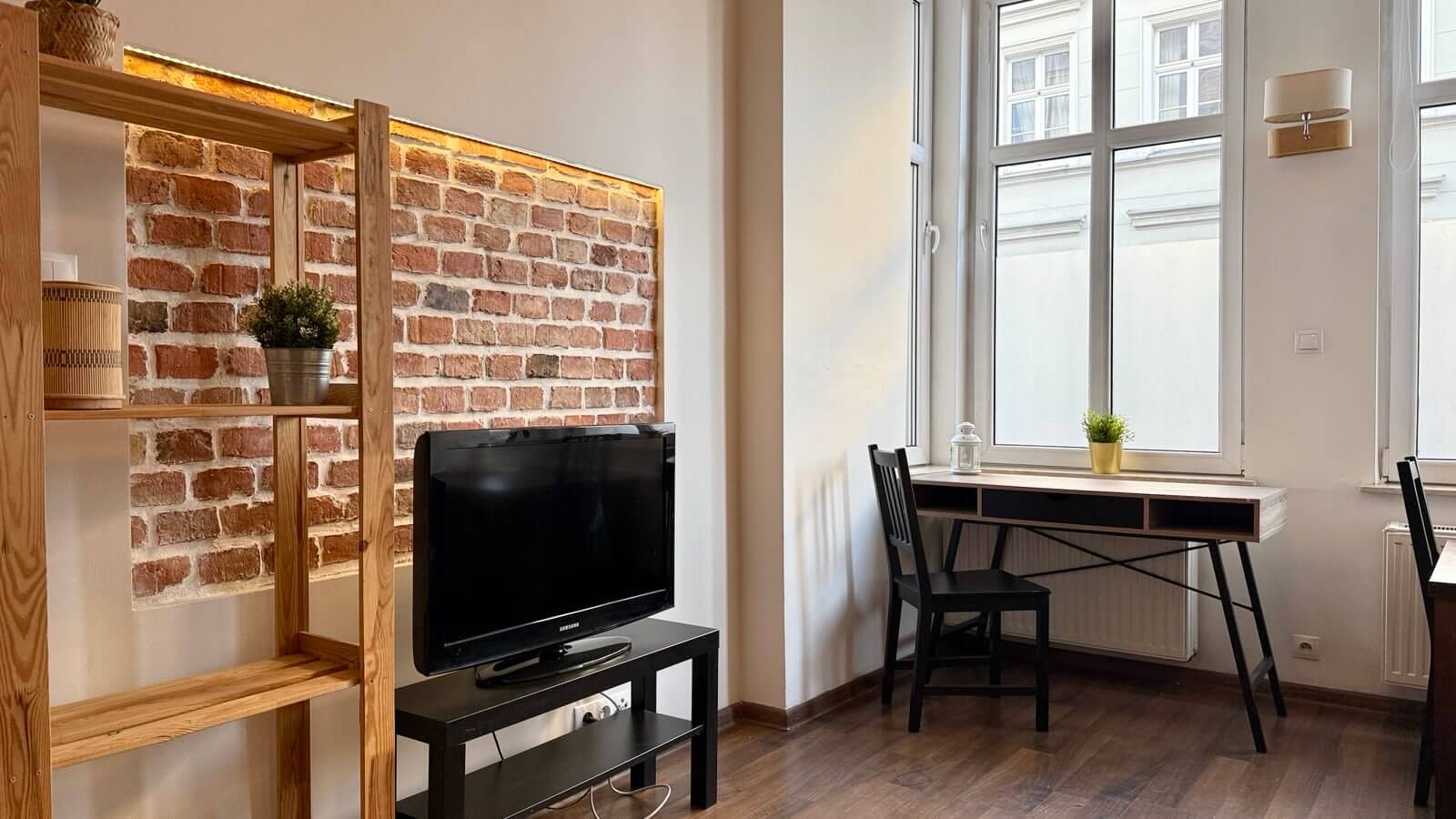 Poznań Stare Miasto ul. Długa, dwupokojowe mieszkanie dostępne od zaraz — zdjęcie 5 Poznań Stare Miasto ul. Długa, dwupokojowe mieszkanie dostępne od zaraz — zdjęcie 5